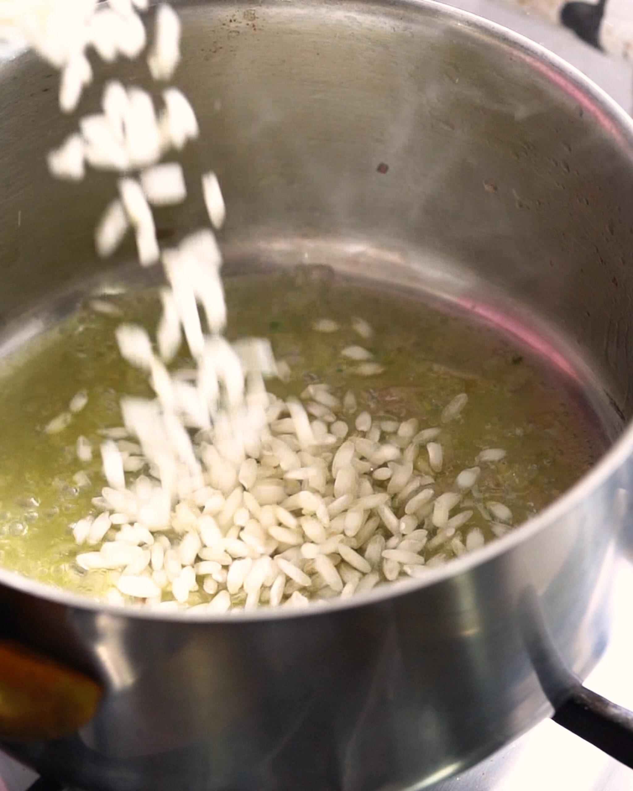 Preparazione del risotto agrumato